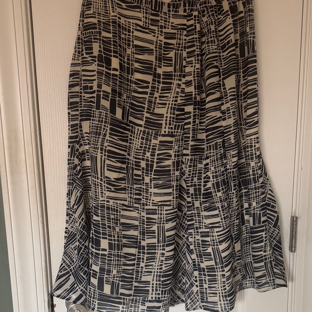 Jaclyn Smith Black and Cream Patterned A-Line Skirt - Picture 10 of 10